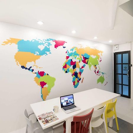 Pixellar Hostel Банкок Екстериор снимка