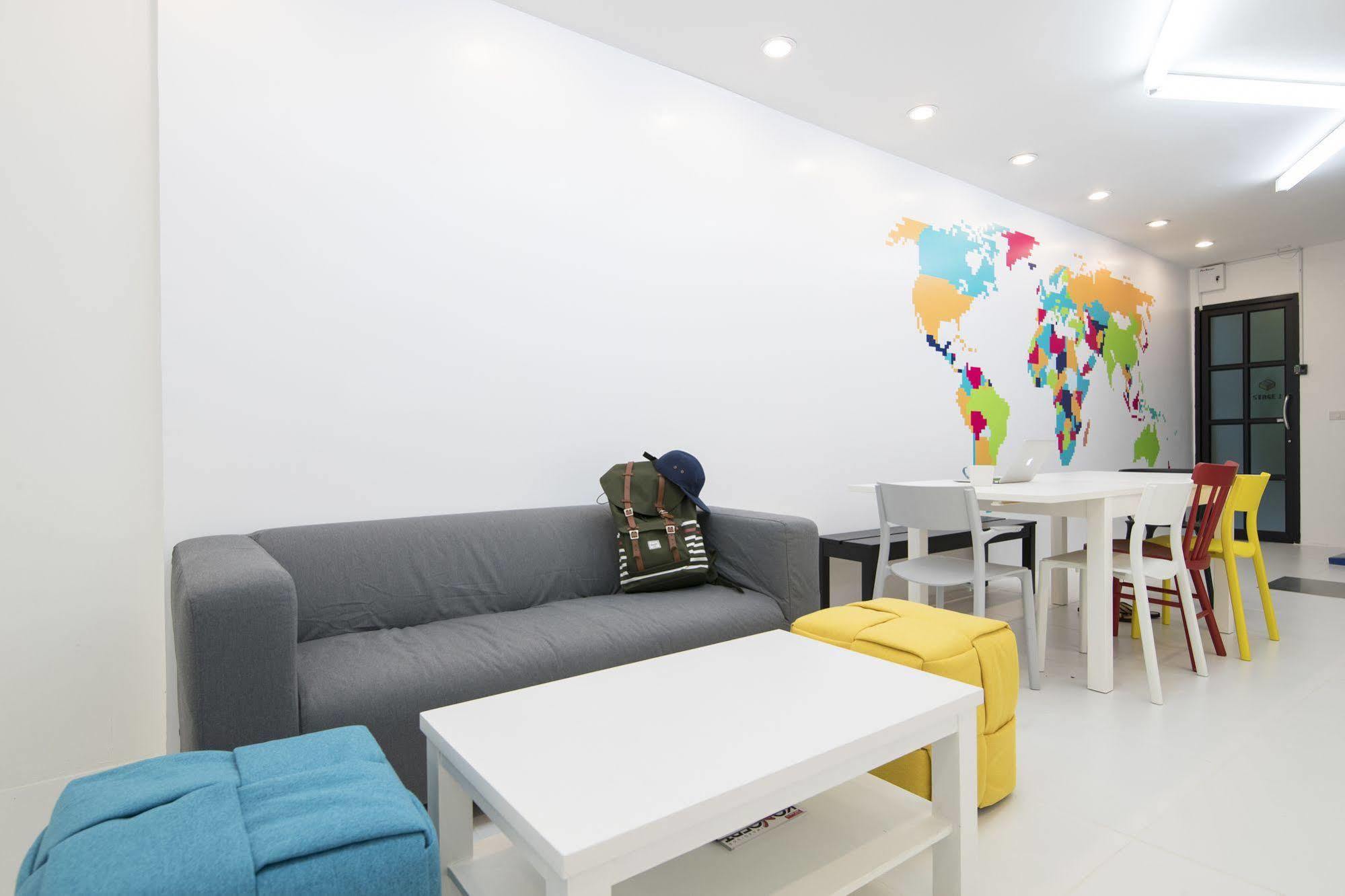 Pixellar Hostel Банкок Екстериор снимка