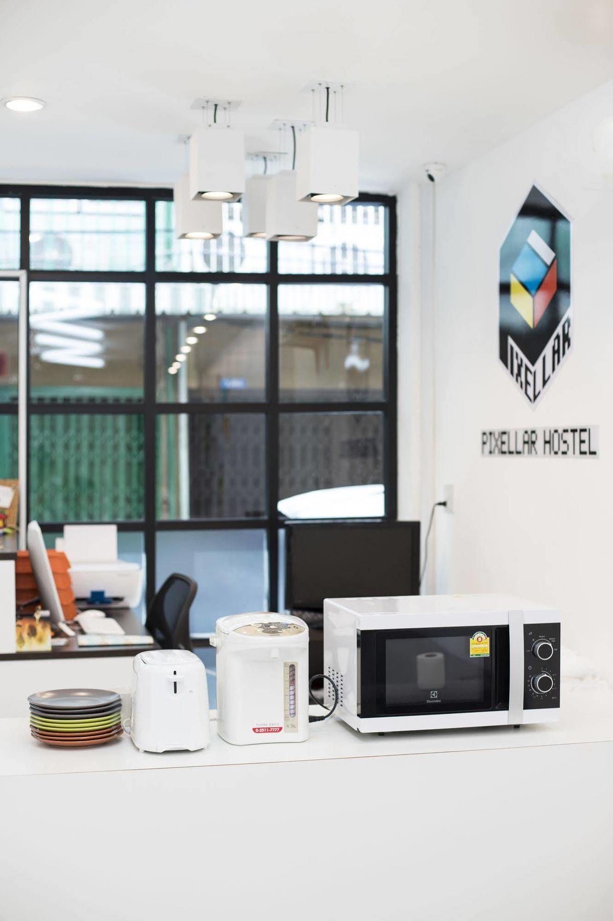 Pixellar Hostel Банкок Екстериор снимка