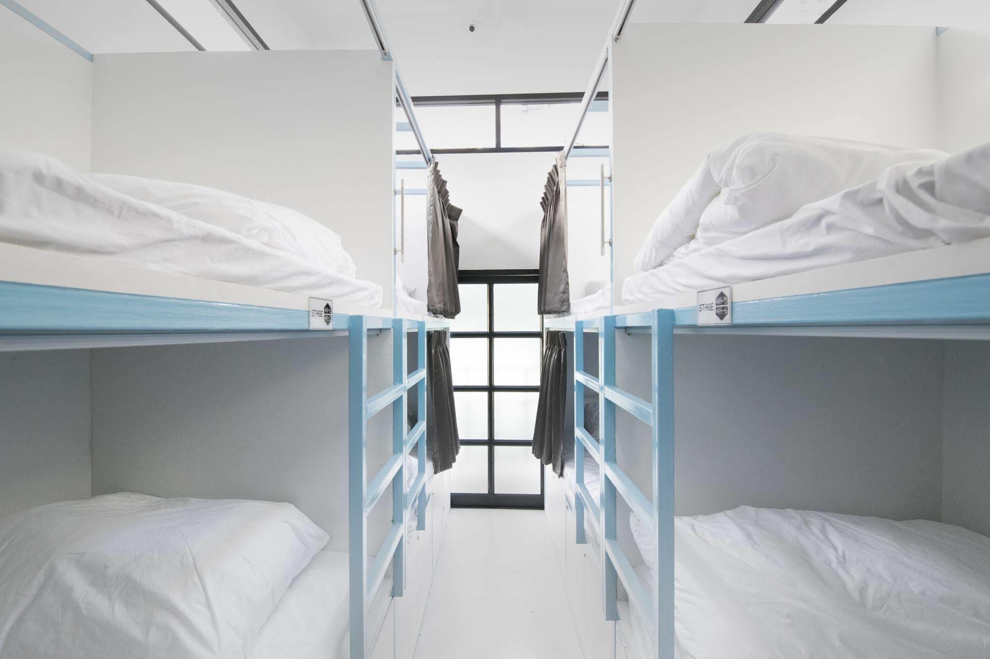 Pixellar Hostel Банкок Екстериор снимка