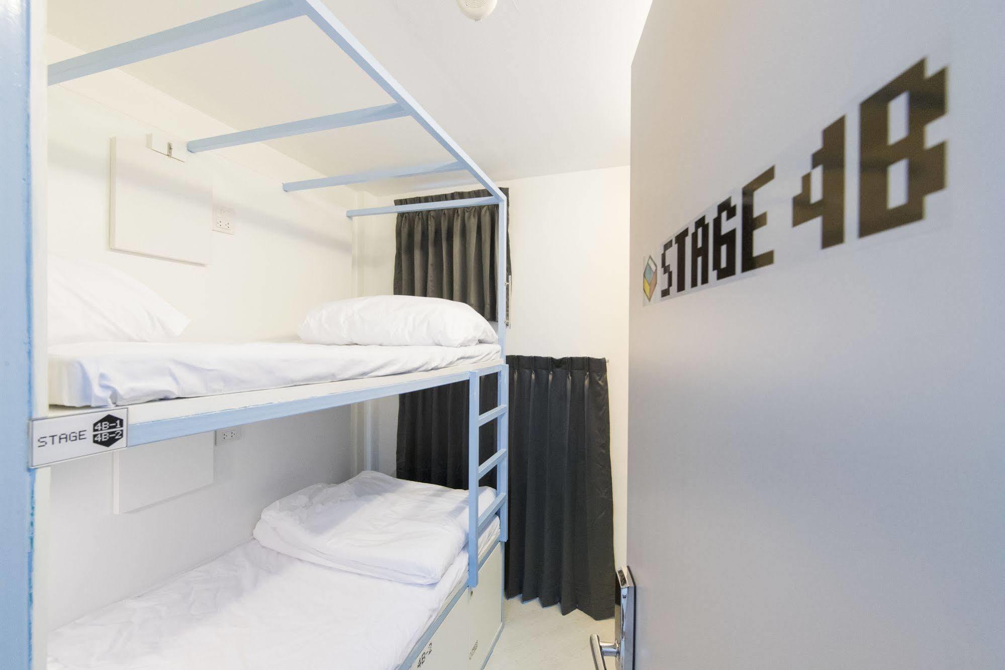 Pixellar Hostel Банкок Екстериор снимка