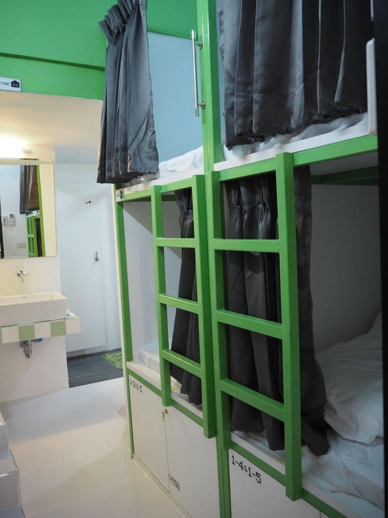 Pixellar Hostel Банкок Екстериор снимка