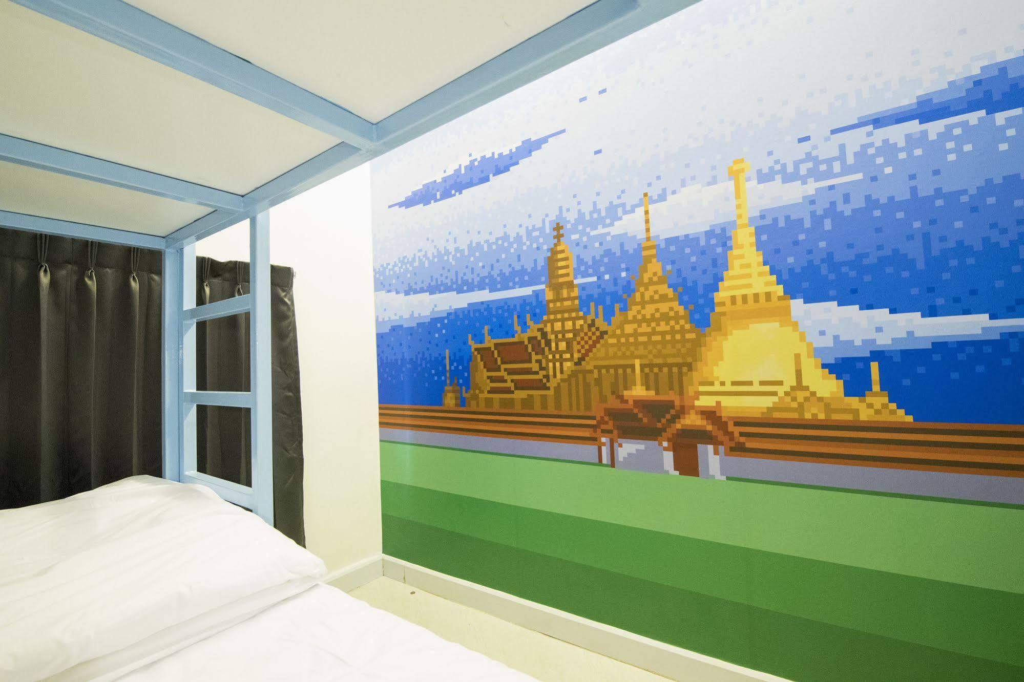 Pixellar Hostel Банкок Екстериор снимка