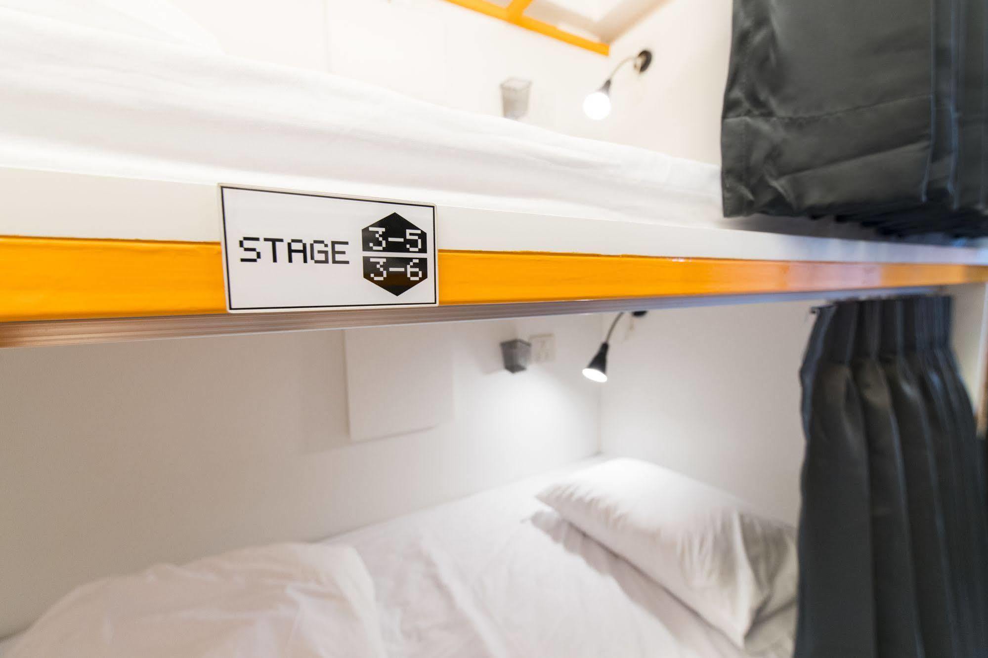 Pixellar Hostel Банкок Екстериор снимка