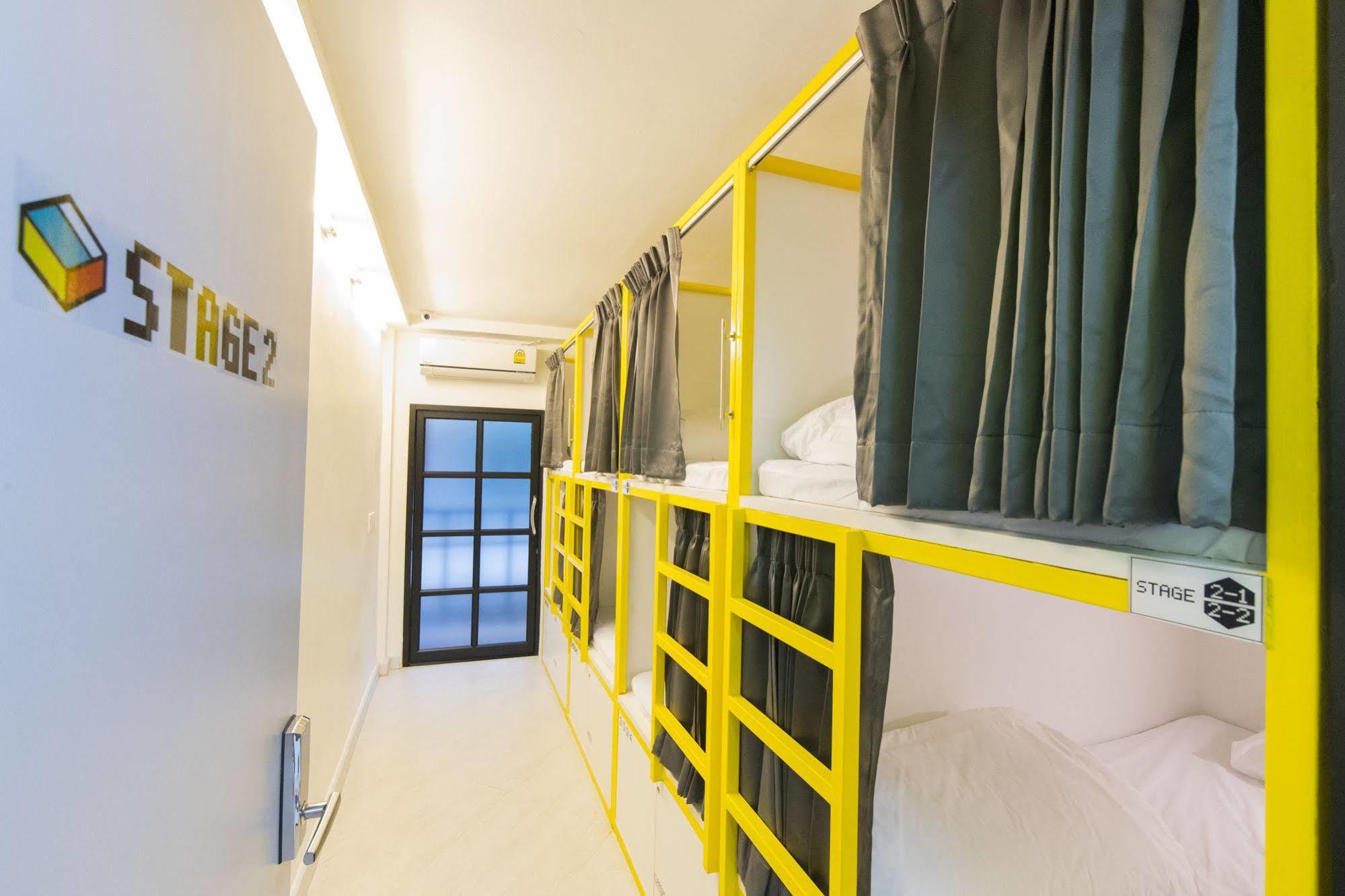 Pixellar Hostel Банкок Екстериор снимка