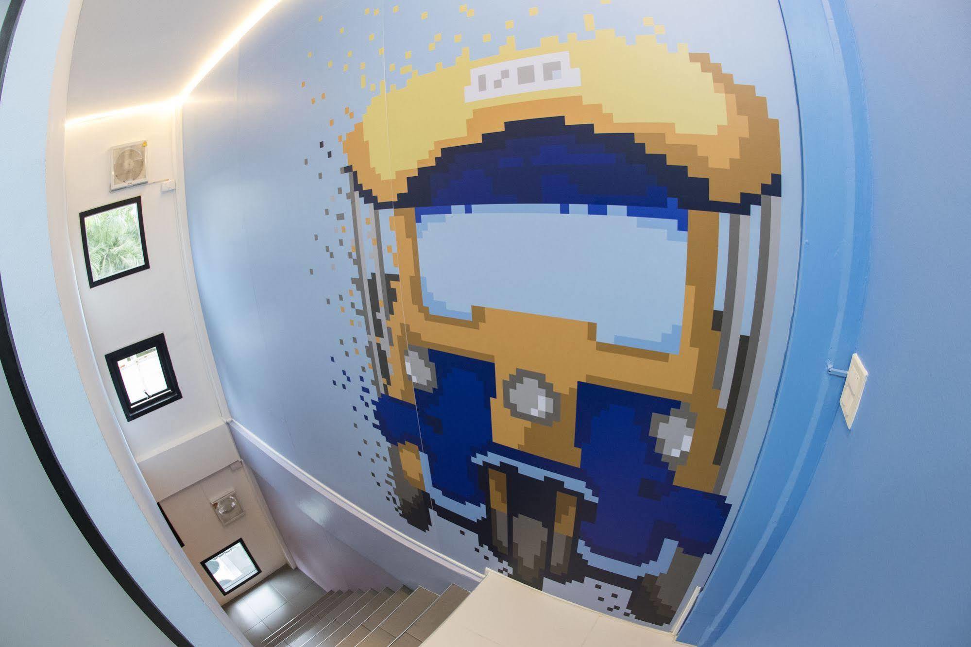 Pixellar Hostel Банкок Екстериор снимка