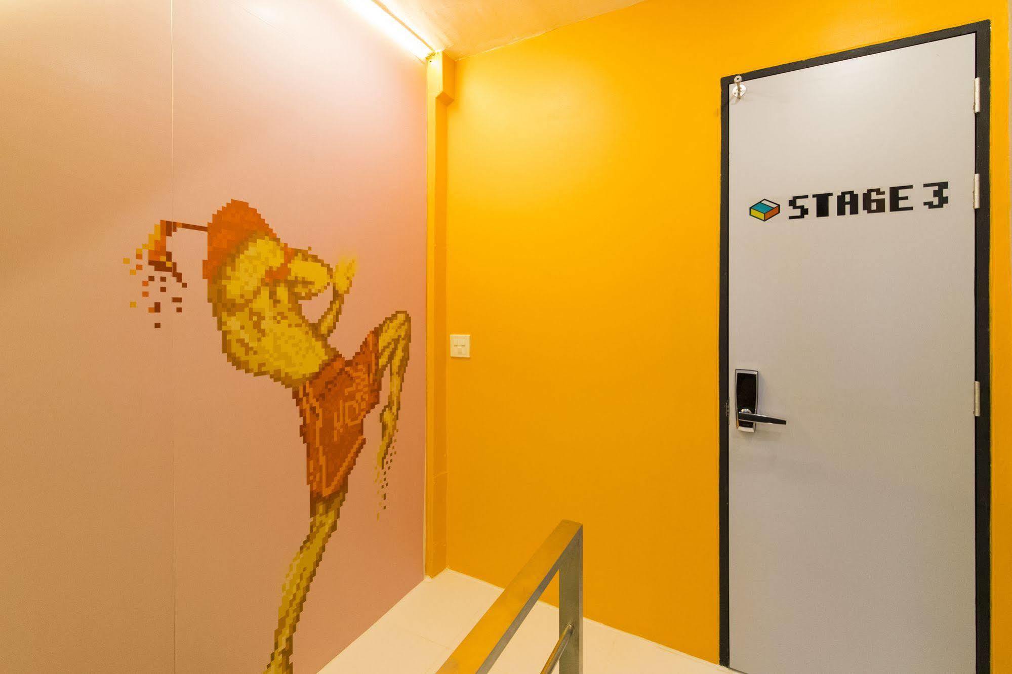 Pixellar Hostel Банкок Екстериор снимка