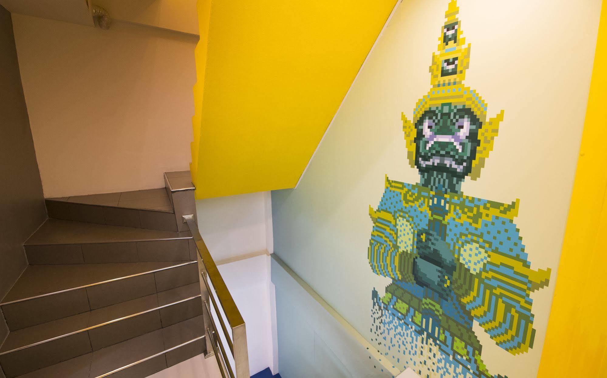 Pixellar Hostel Банкок Екстериор снимка
